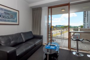Broadbeach Savannah 64